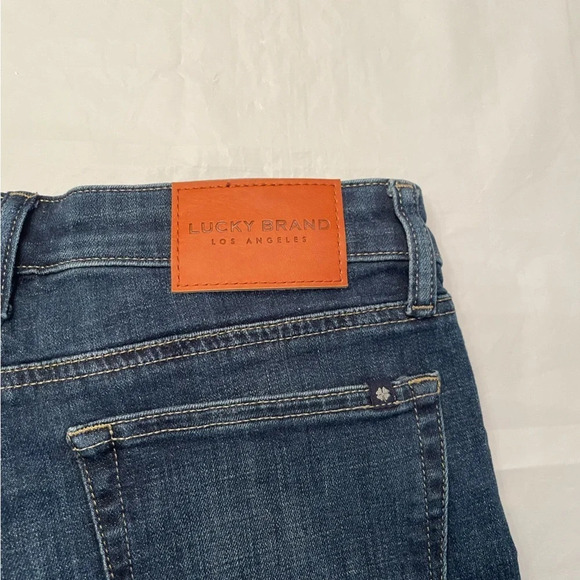 π Womanβs Lucky Brand  Blue Jeans, Size 28, Stella Fit π - Picture 9 of 11